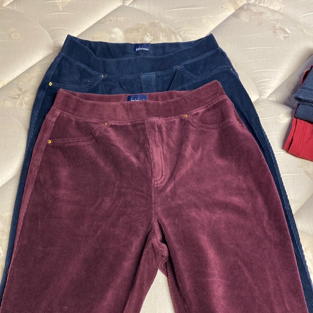 2 pairs of corded leggings